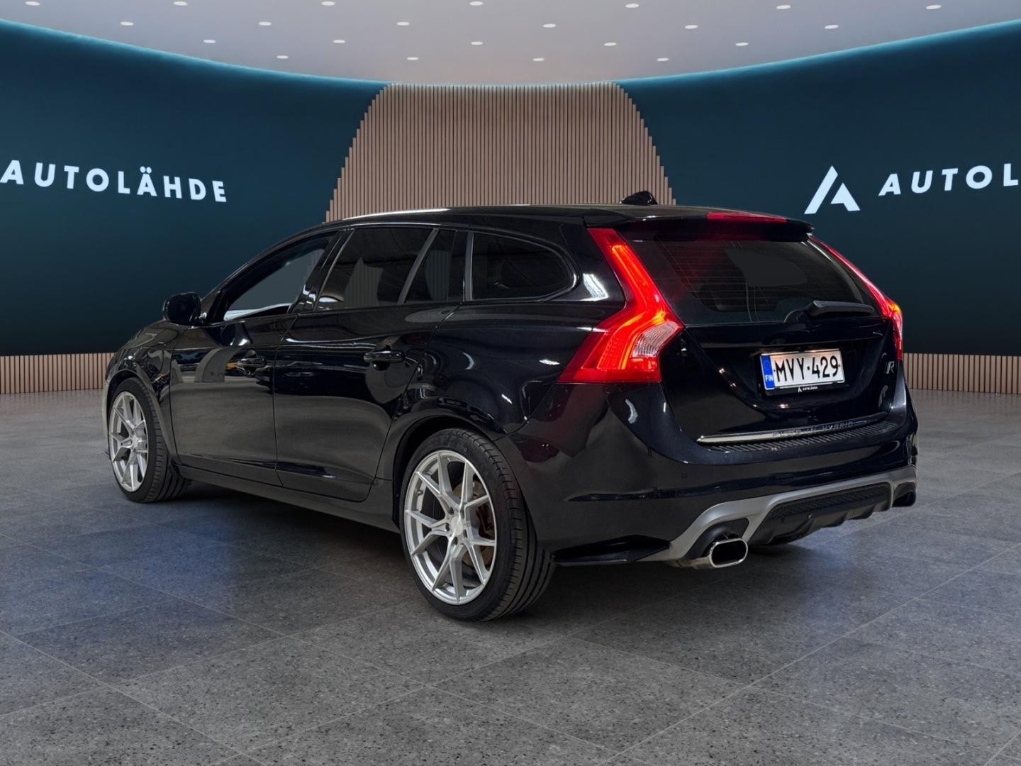 Volvo V60 2015, photo 4/22