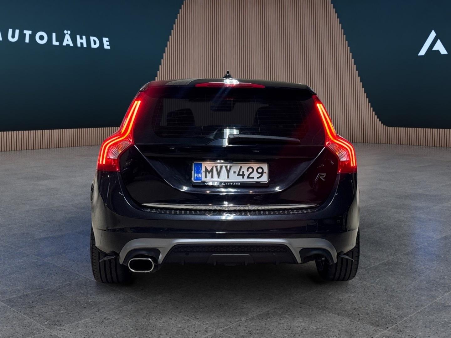 Volvo V60 2015, photo 5/22