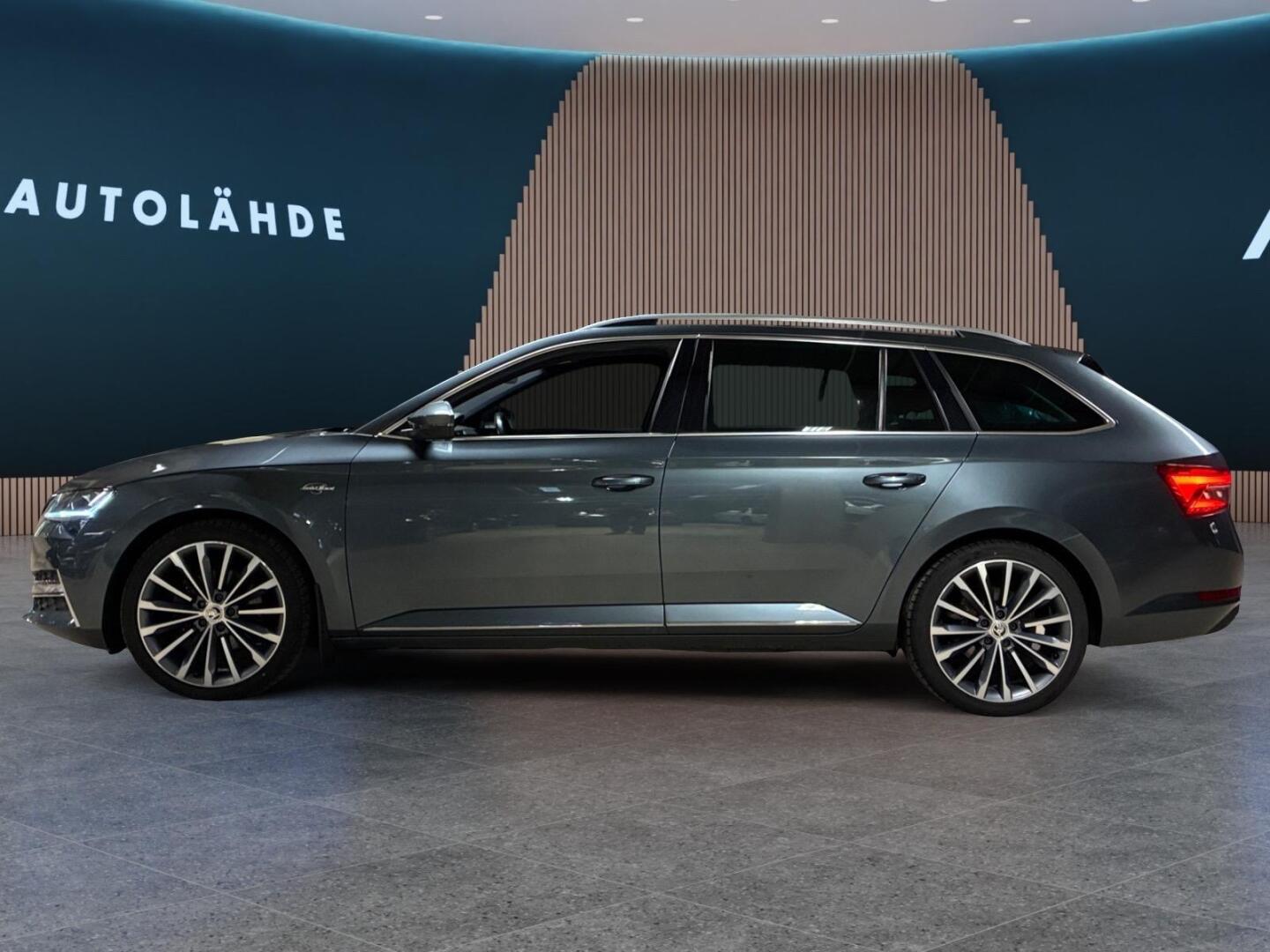 Skoda Superb 2020, photo 3/32