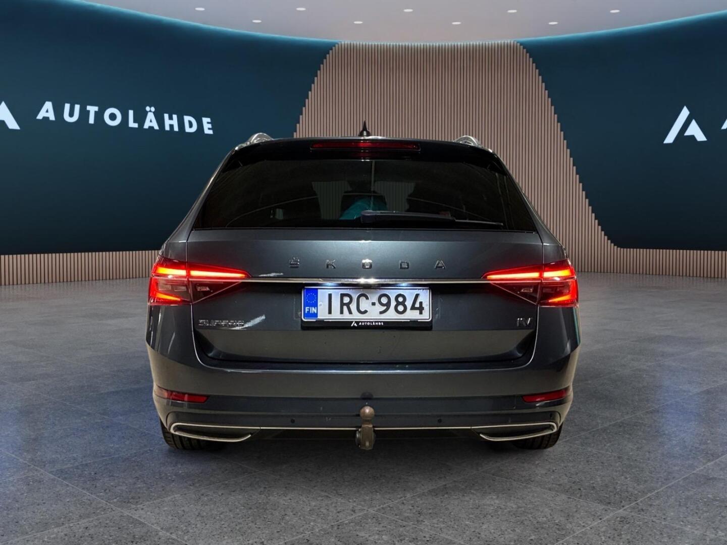 Skoda Superb 2020, photo 5/32