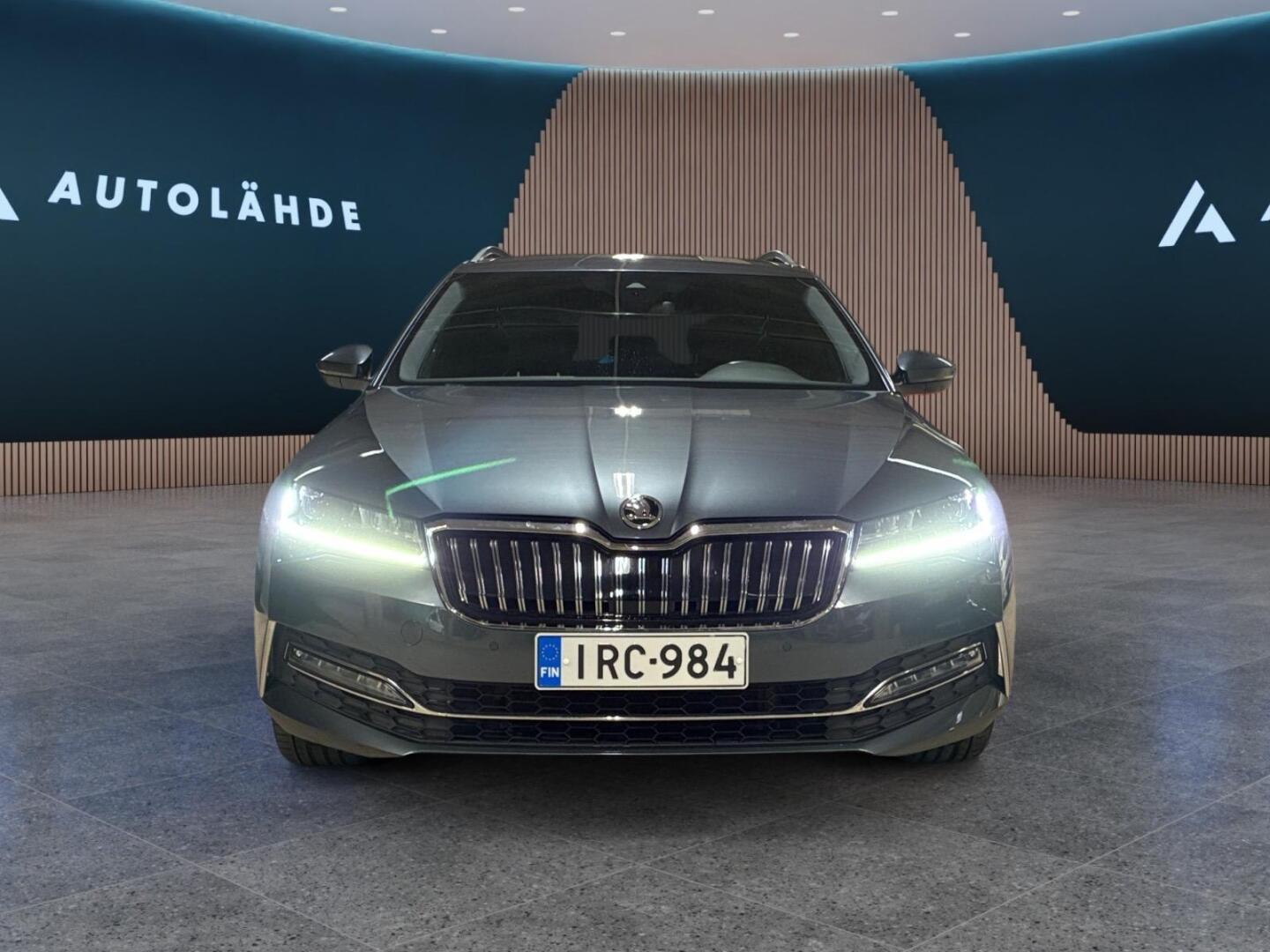 Skoda Superb 2020, photo 6/32