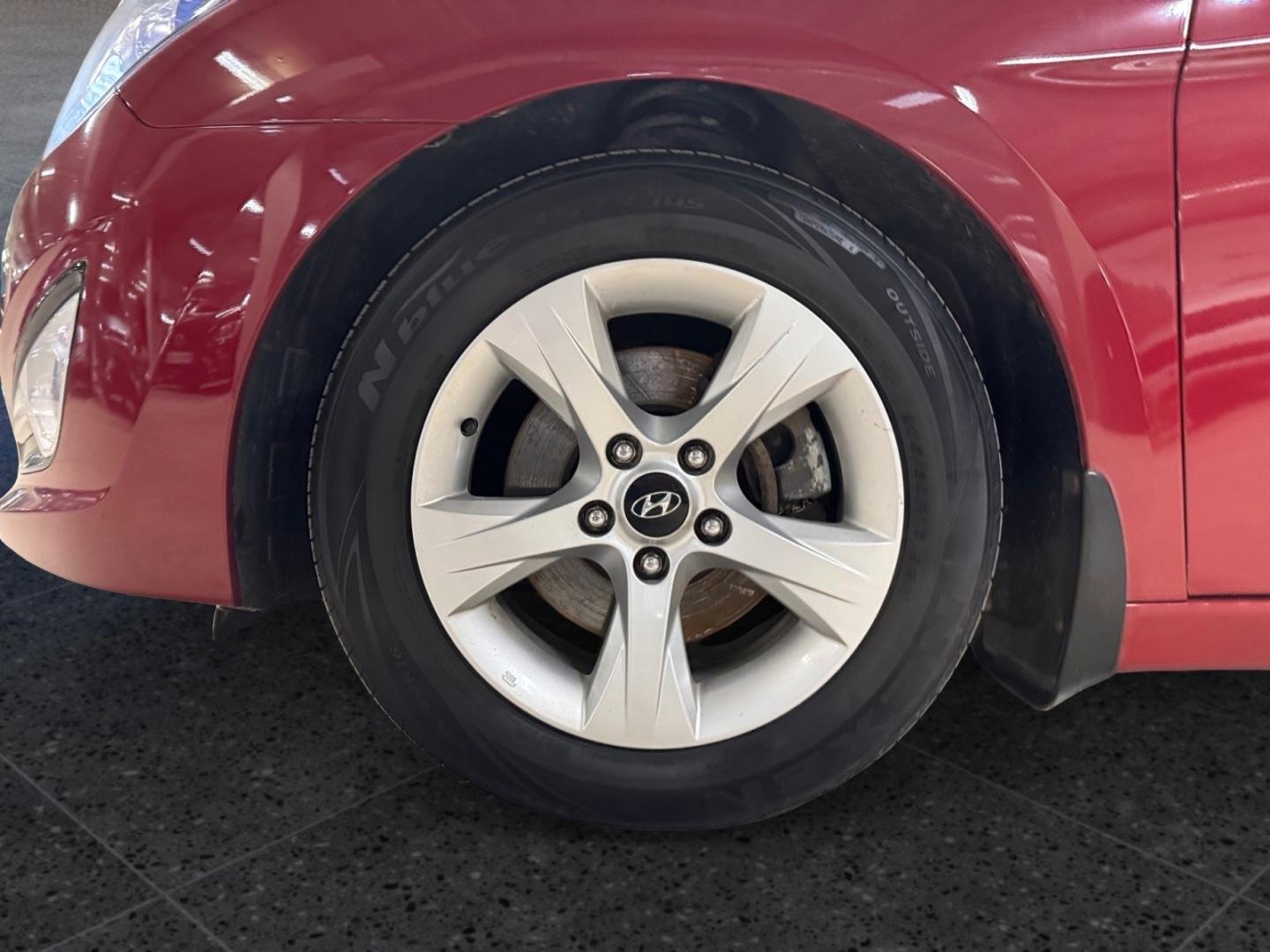 Hyundai i40 1,6 GDI 6MT ISG Style 2013, bild 7/16