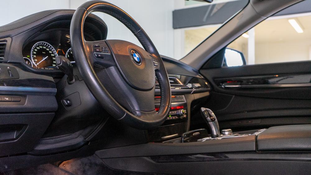 BMW 750 - EuroAuto