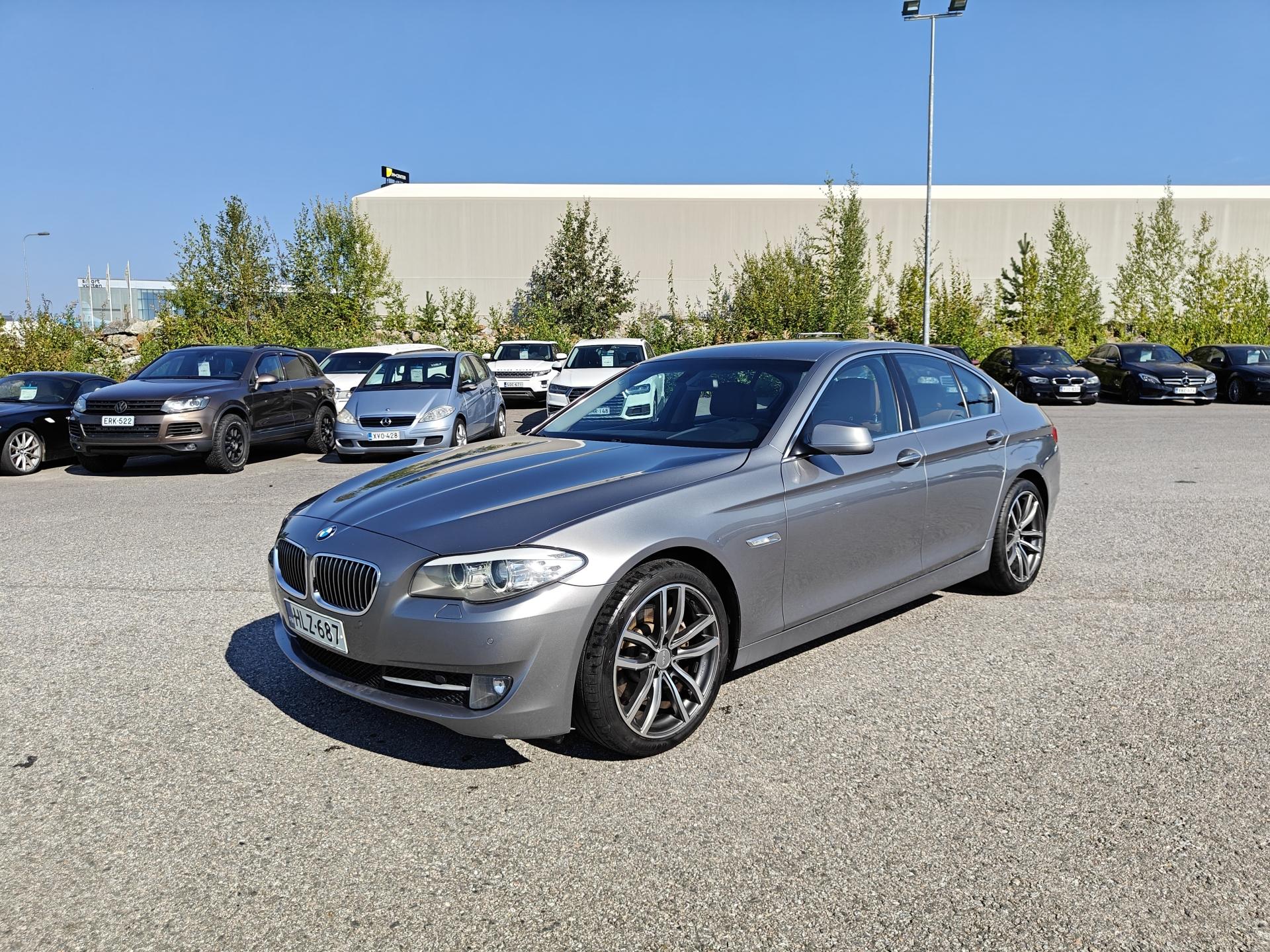 A F10 Sedan*SPORTTINAHAT/SPORTTIRATTI/XENONIT/CRUISE/HIFI*KOUKKU/19" ALUT*