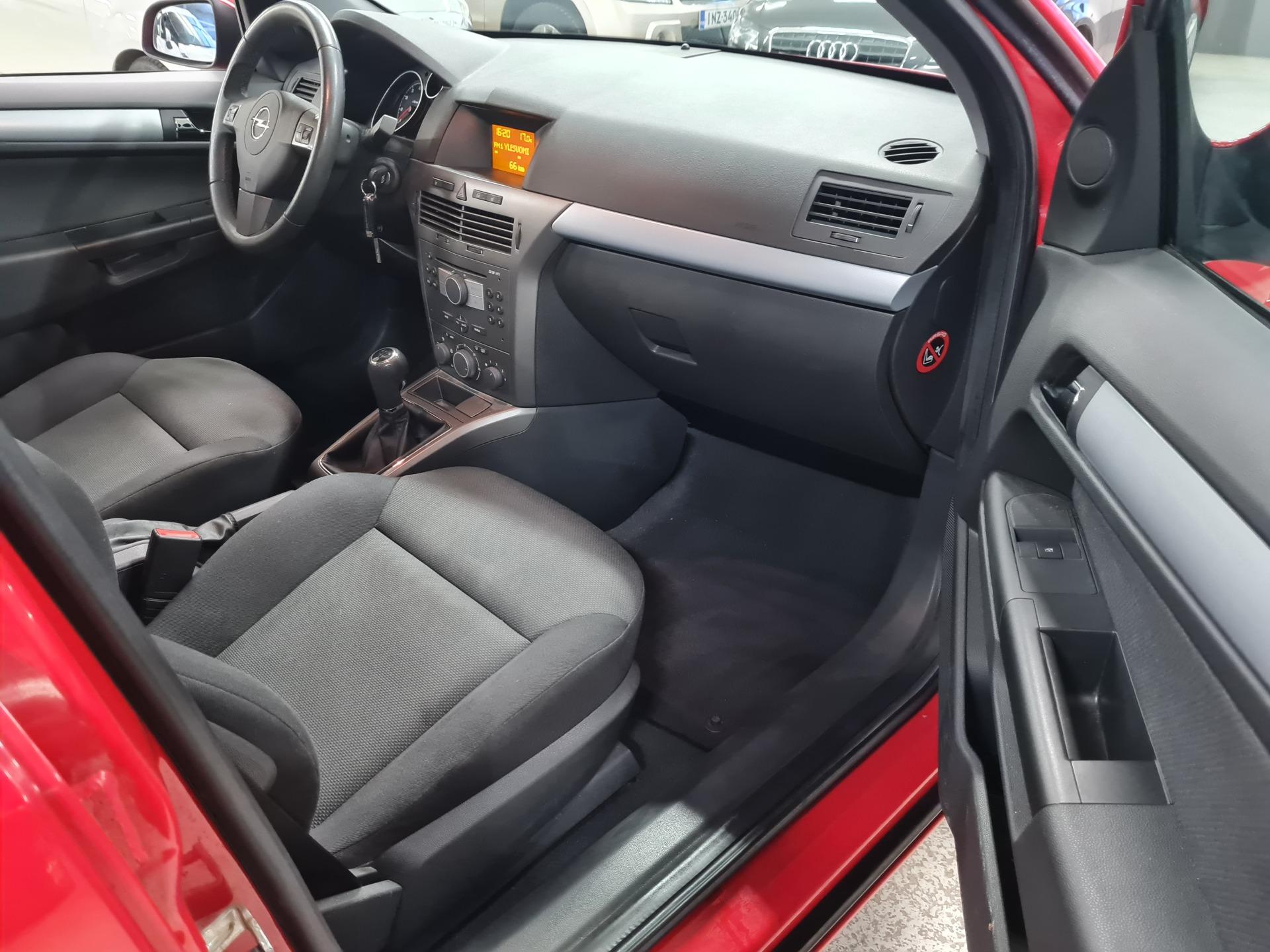 Opel Astra 1,8 Ecotec Enjoy Special 5d