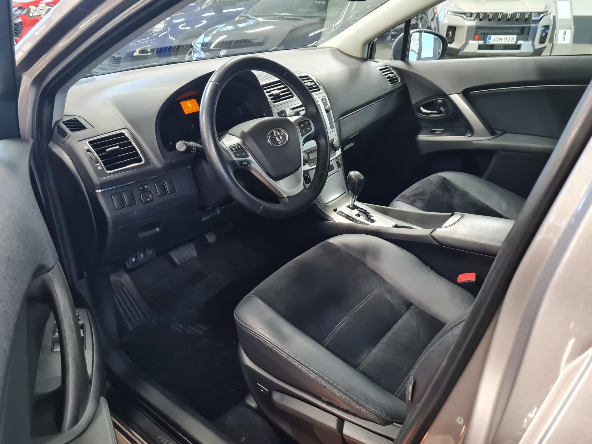 Toyota Avensis 1,8 Valvematic Active 4ov Multidrive S