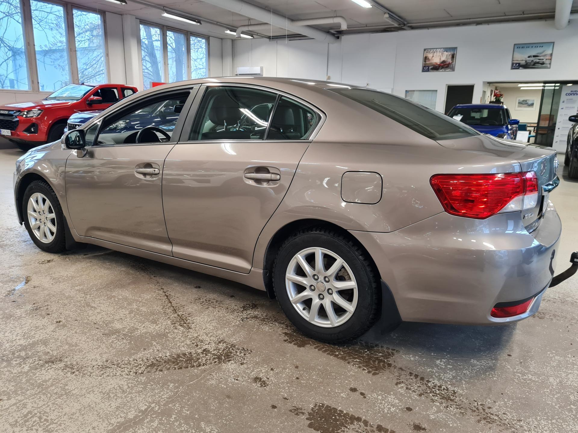 Toyota Avensis 1,8 Valvematic Active 4ov Multidrive S