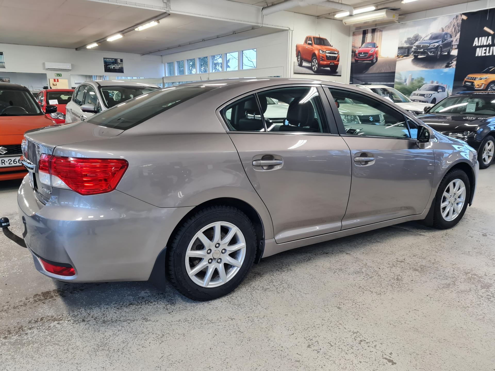 Toyota Avensis 1,8 Valvematic Active 4ov Multidrive S