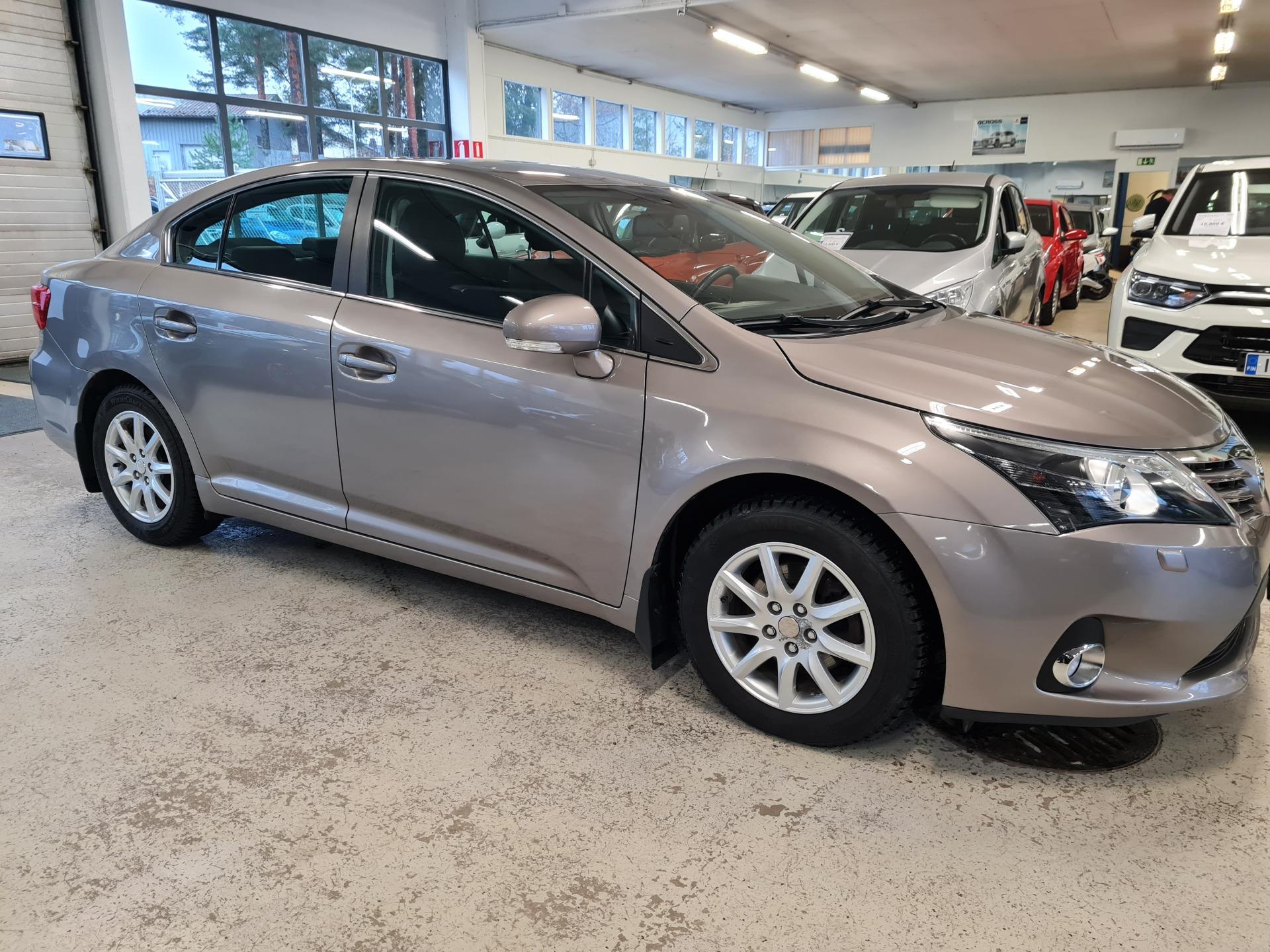 Toyota Avensis 1,8 Valvematic Active 4ov Multidrive S