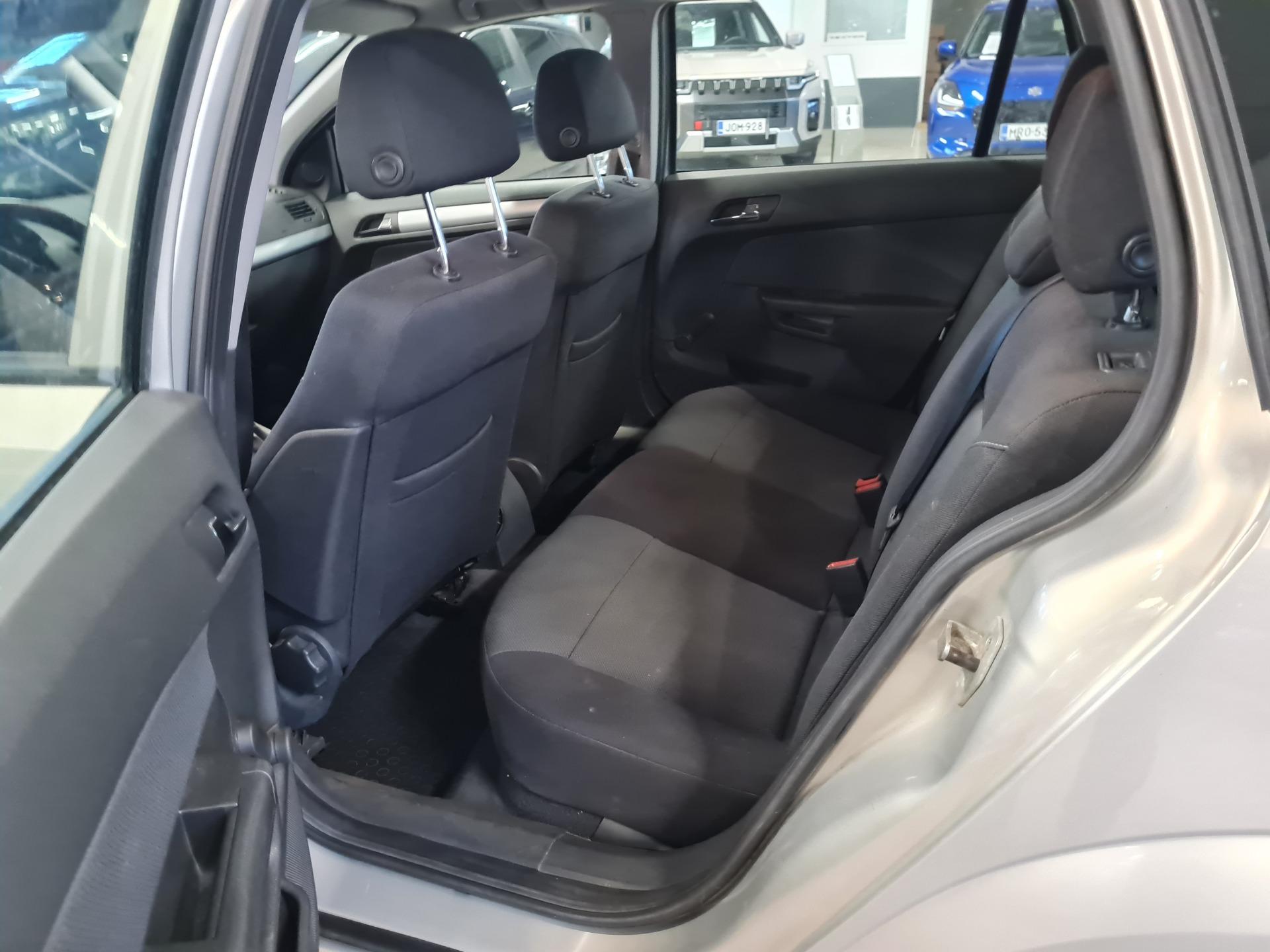 Opel Astra 5D STW 1.8 Enjoy Special