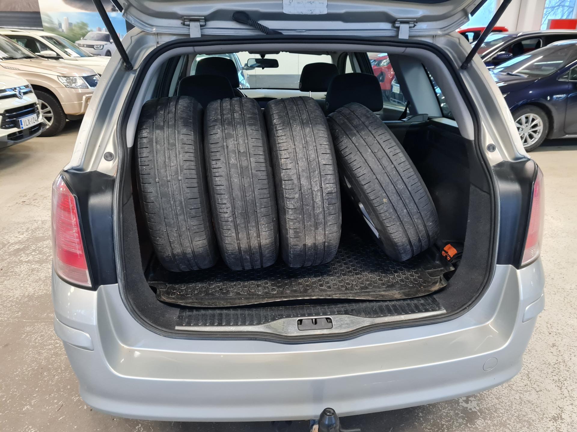 Opel Astra 5D STW 1.8 Enjoy Special