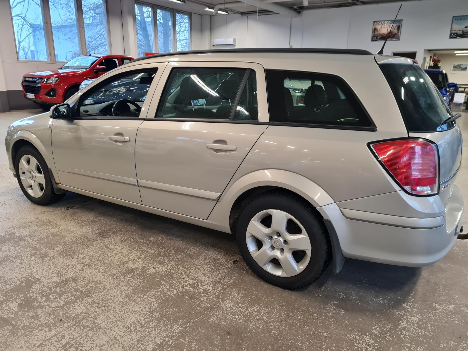 Opel Astra 5D STW 1.8 Enjoy Special