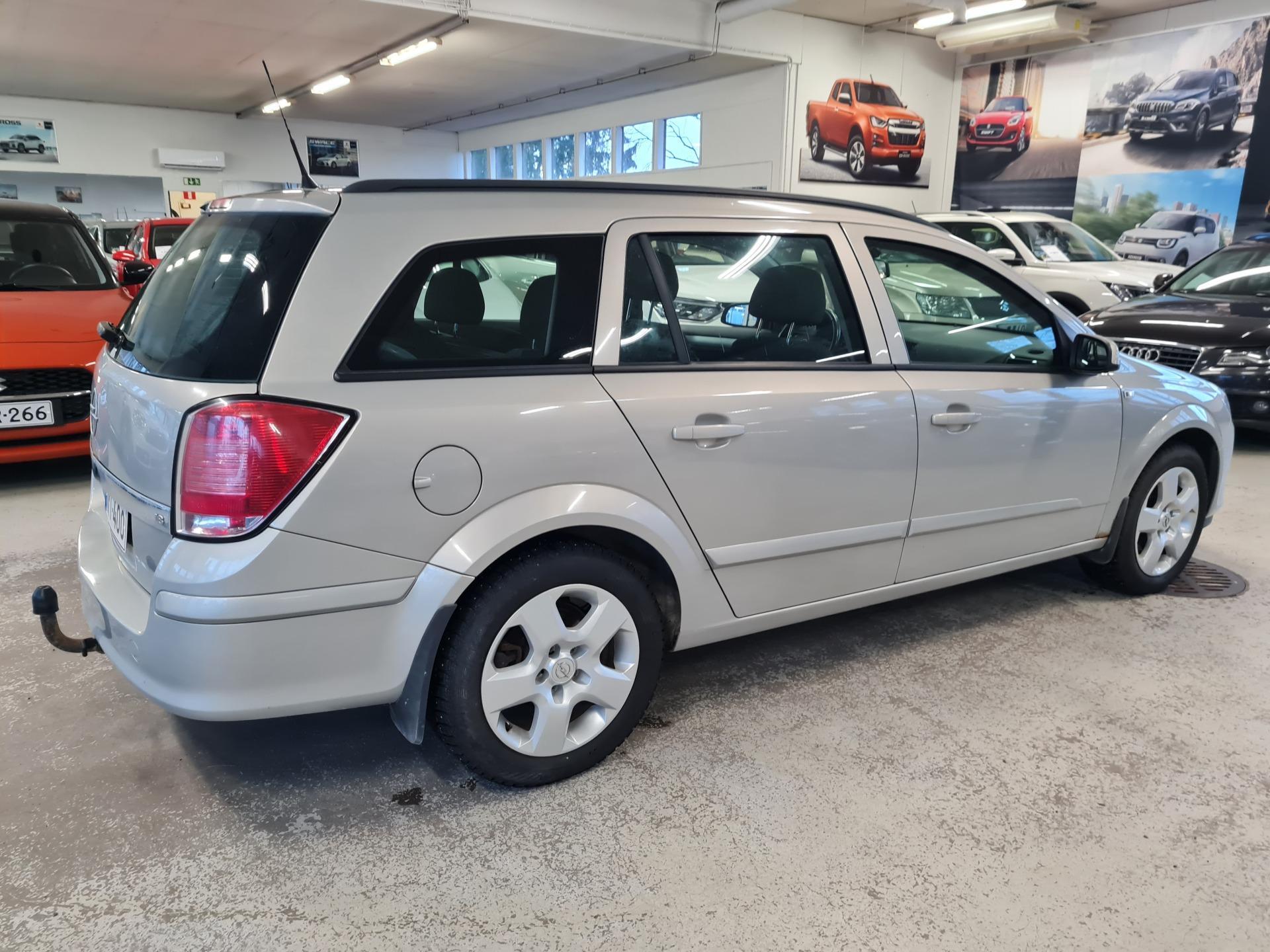 Opel Astra 5D STW 1.8 Enjoy Special