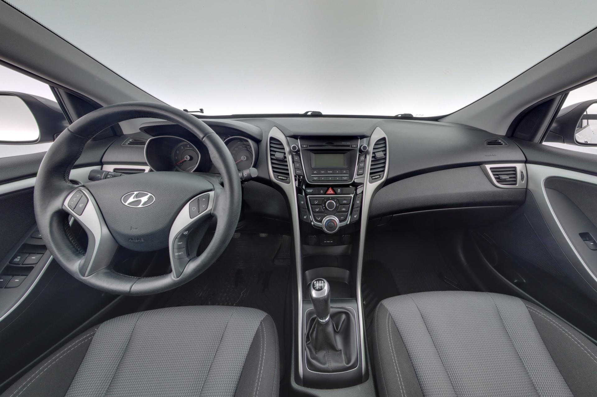 Hyundai i30 1,6 GDI 6MT ISG Comfort 2012, kuva 7/11