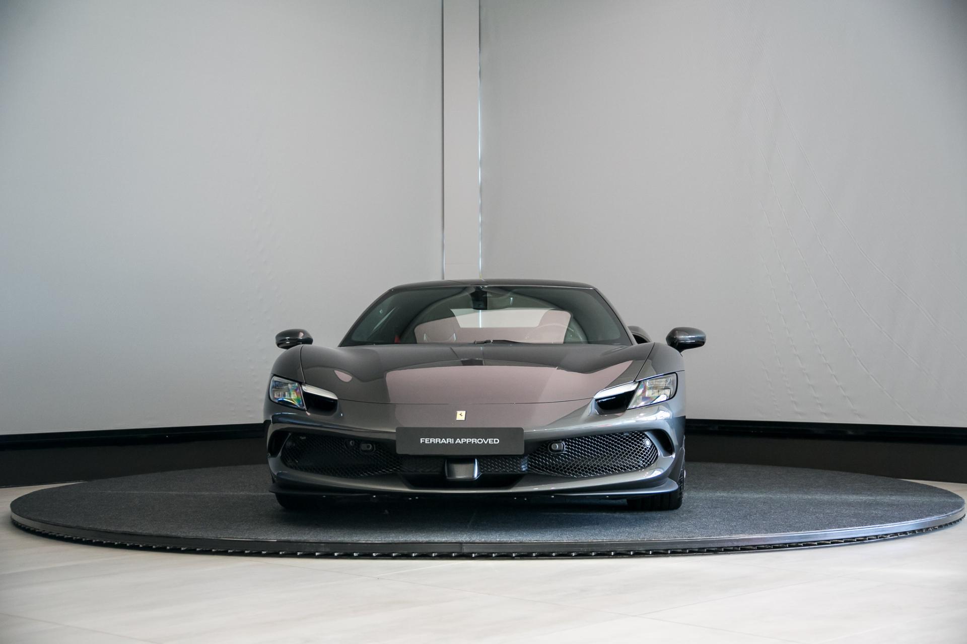 Ferrari 296 GTB 2.9 V6 Hybrid - Tehdastakuu 08/27 ja ilmaiset huollot 08/31 - Auto Italy Oy