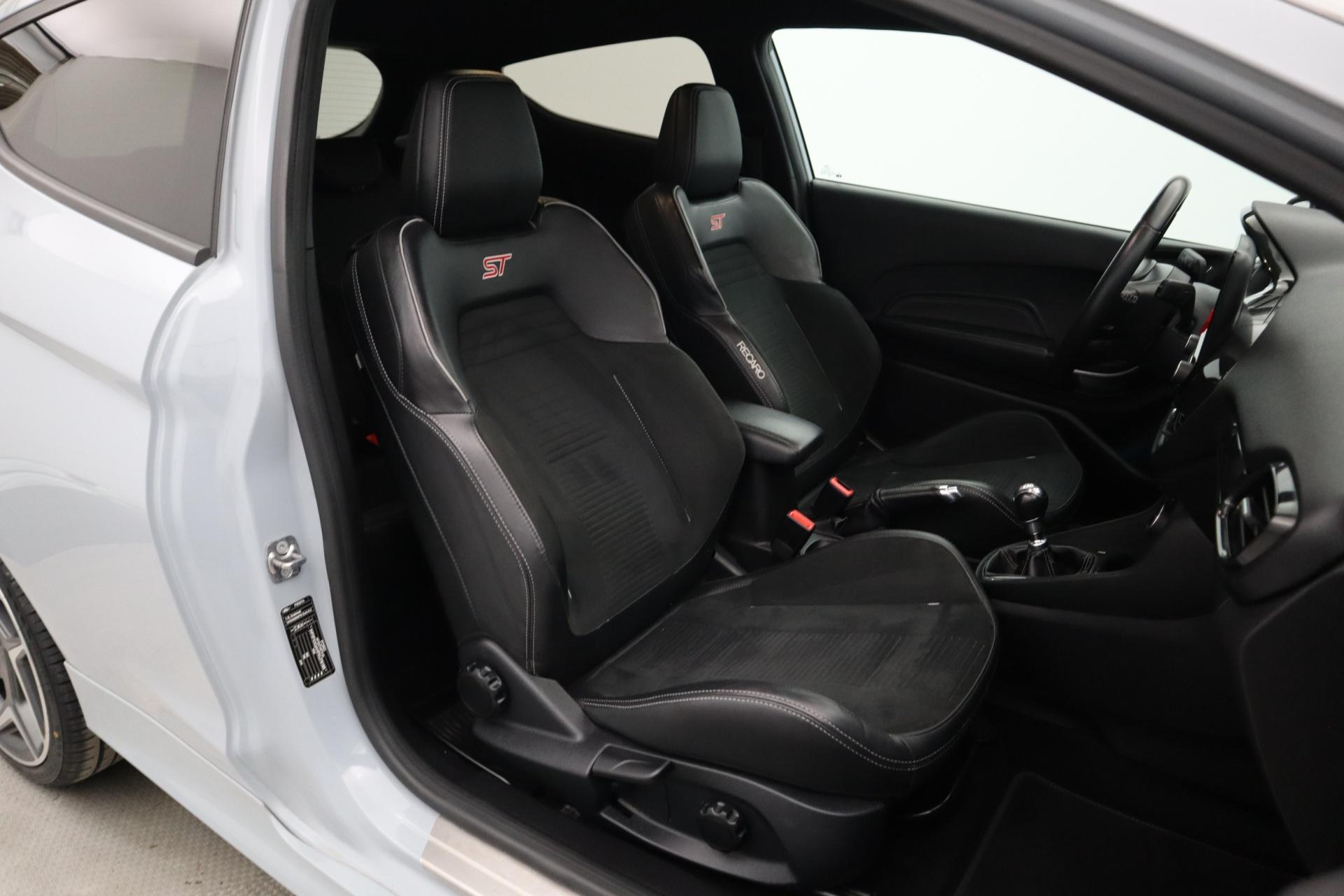 Ford Fiesta 1,5 T 200 hv M6 ST 3-ovinen 2019, kuva 7/47
