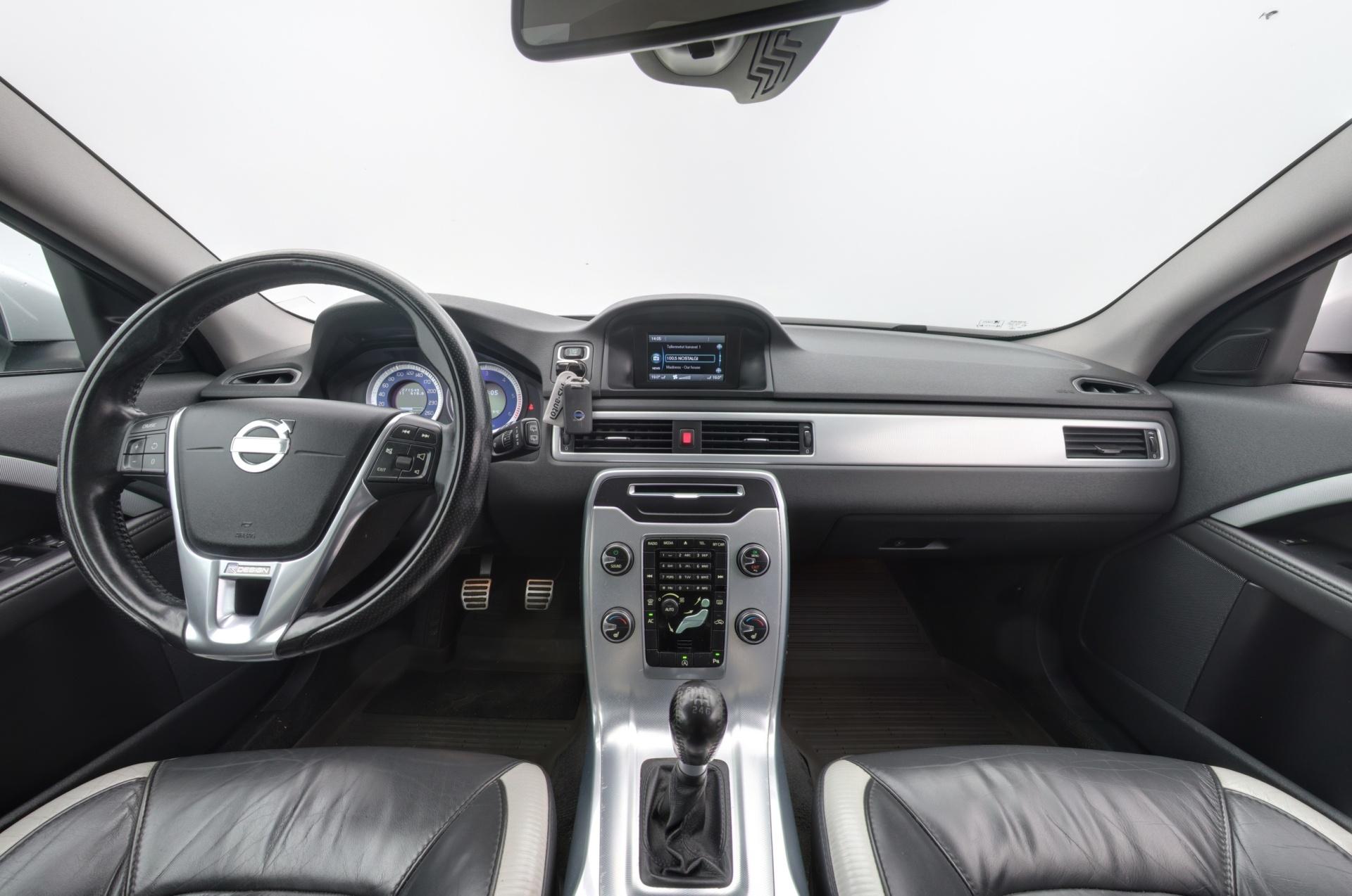 Volvo V70 D2 R-Design 2013, kuva 7/36