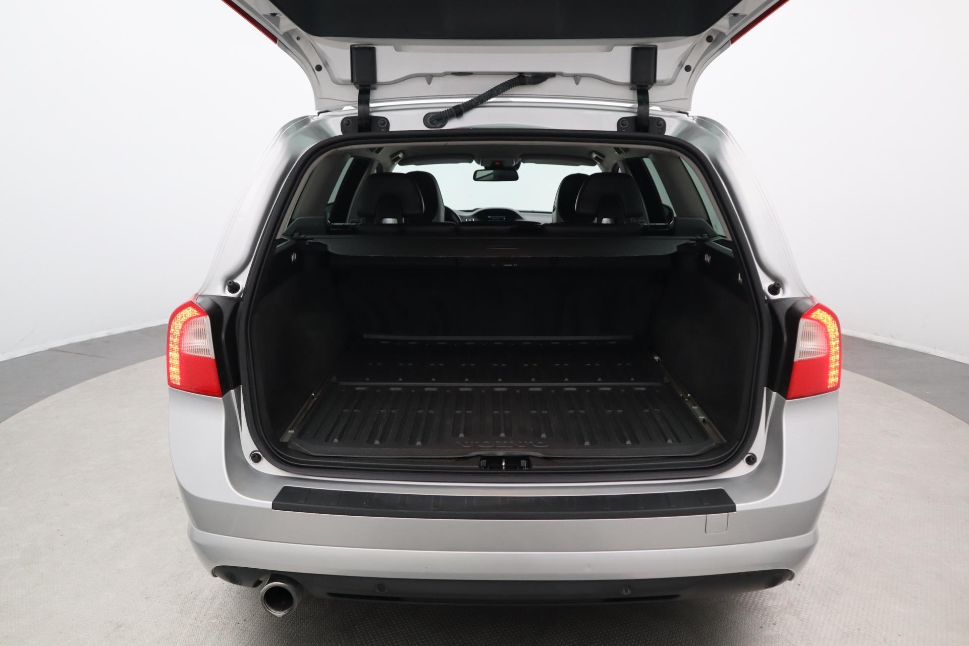 Volvo V70 D2 R-Design 2013, kuva 7/36