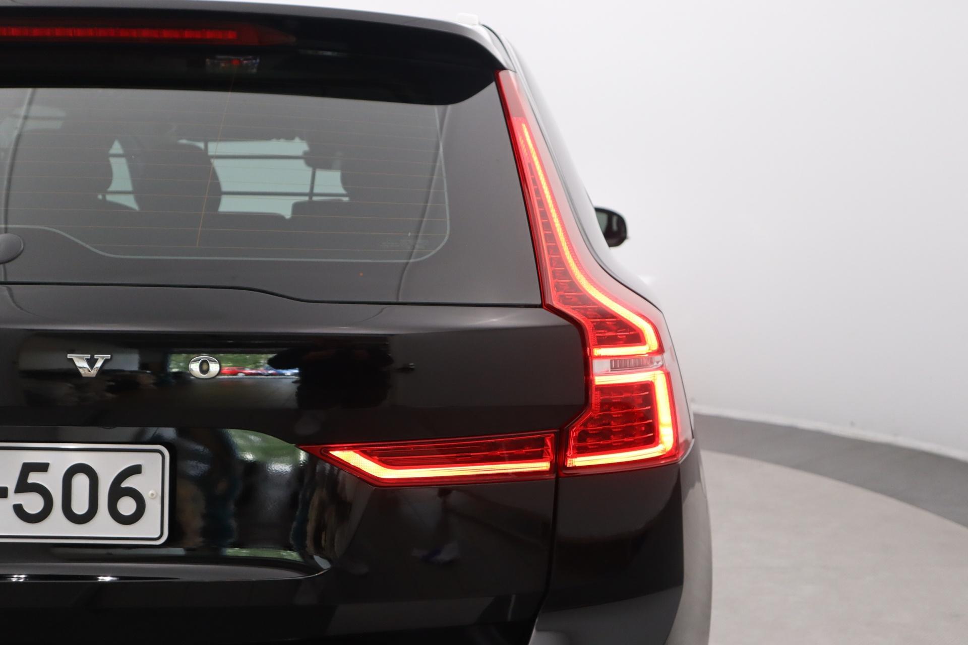 Volvo XC60 D4 AWD 140 kW Momentum Aut 2018, photo 7/37