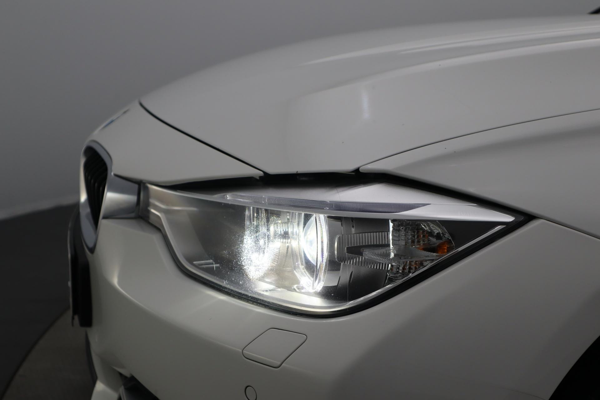 BMW 320 2015, photo 7/34