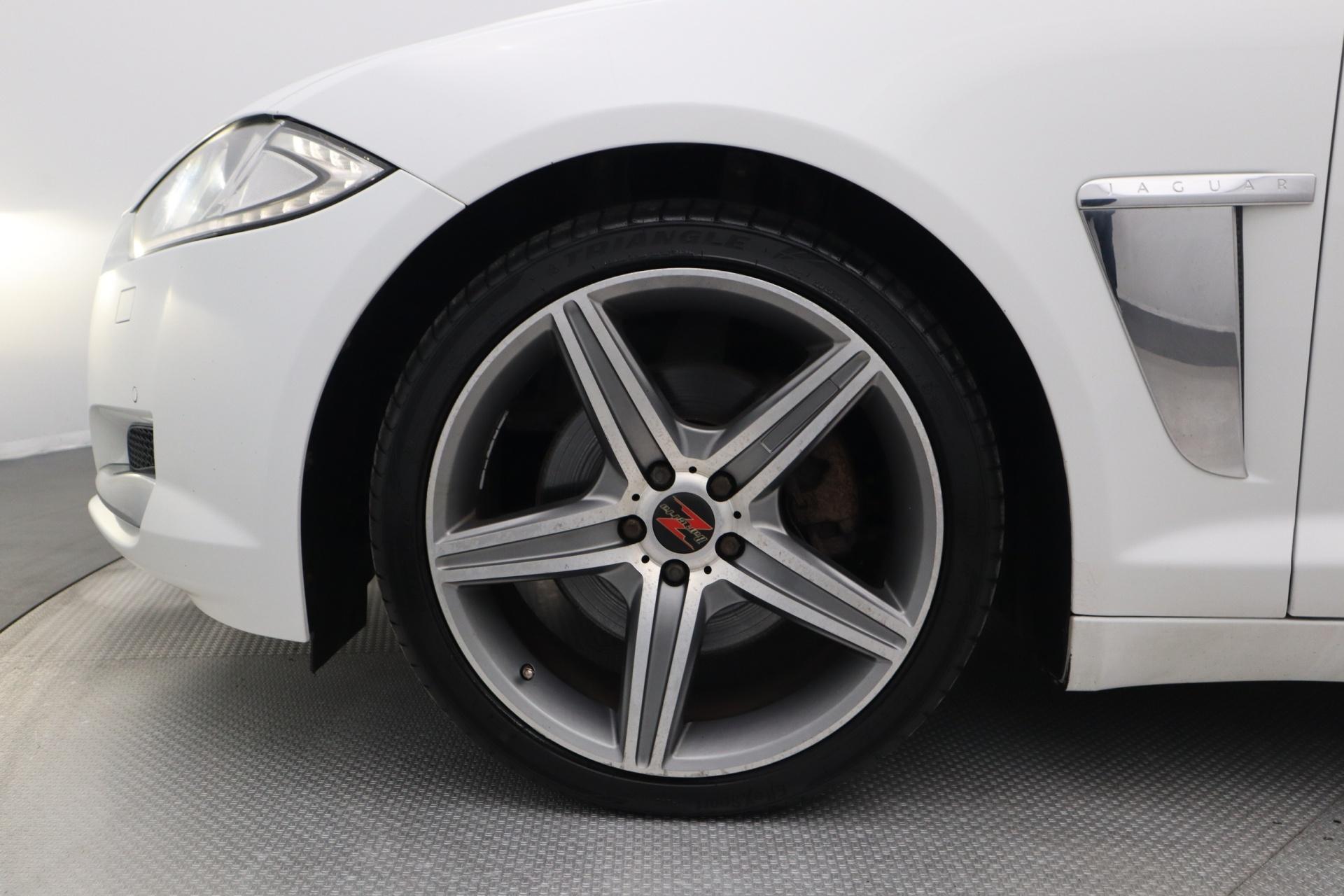Jaguar XF 2,2 i4 Td 200 Luxury A 2013, kuva 7/32