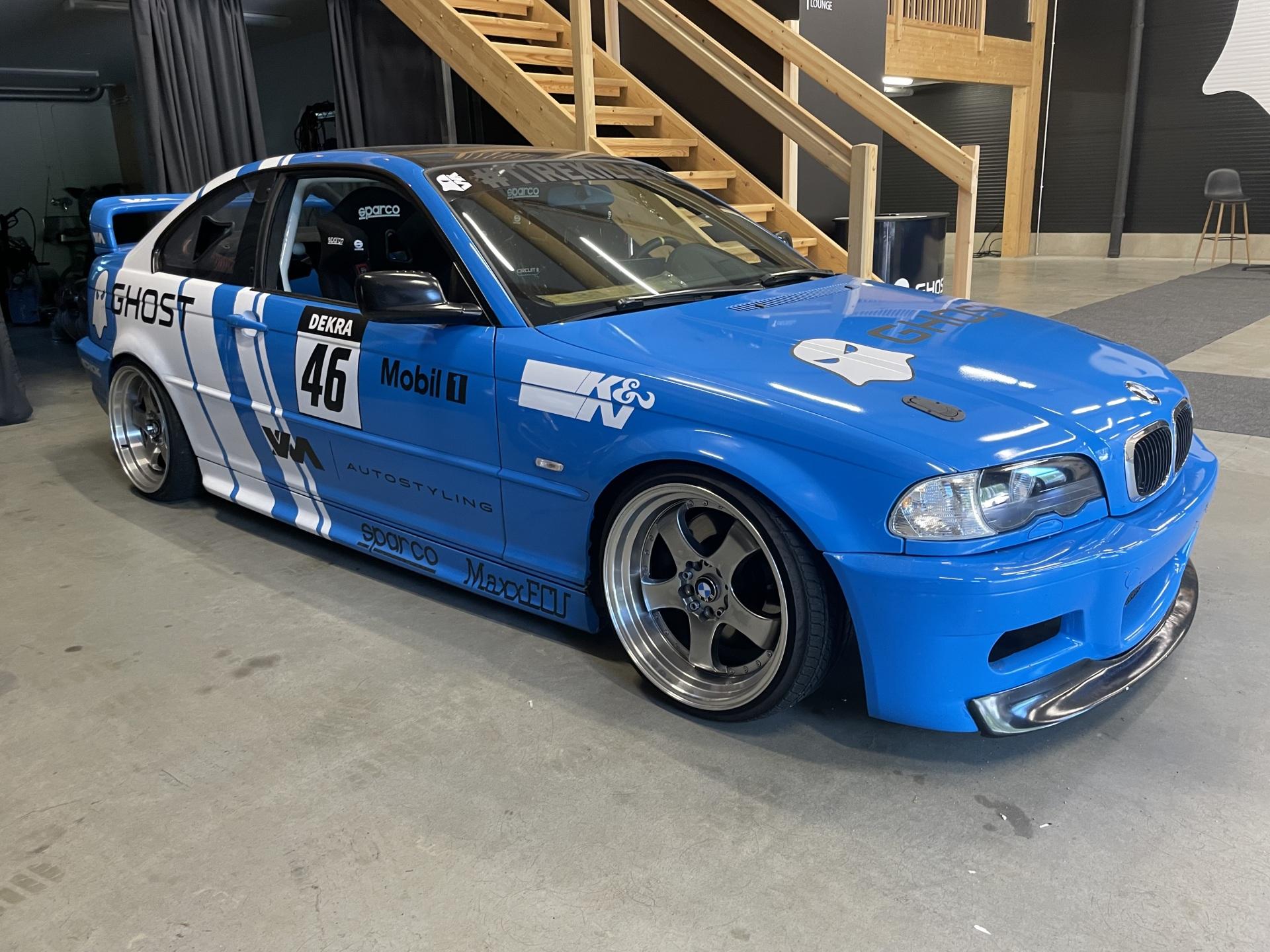 BMW 330