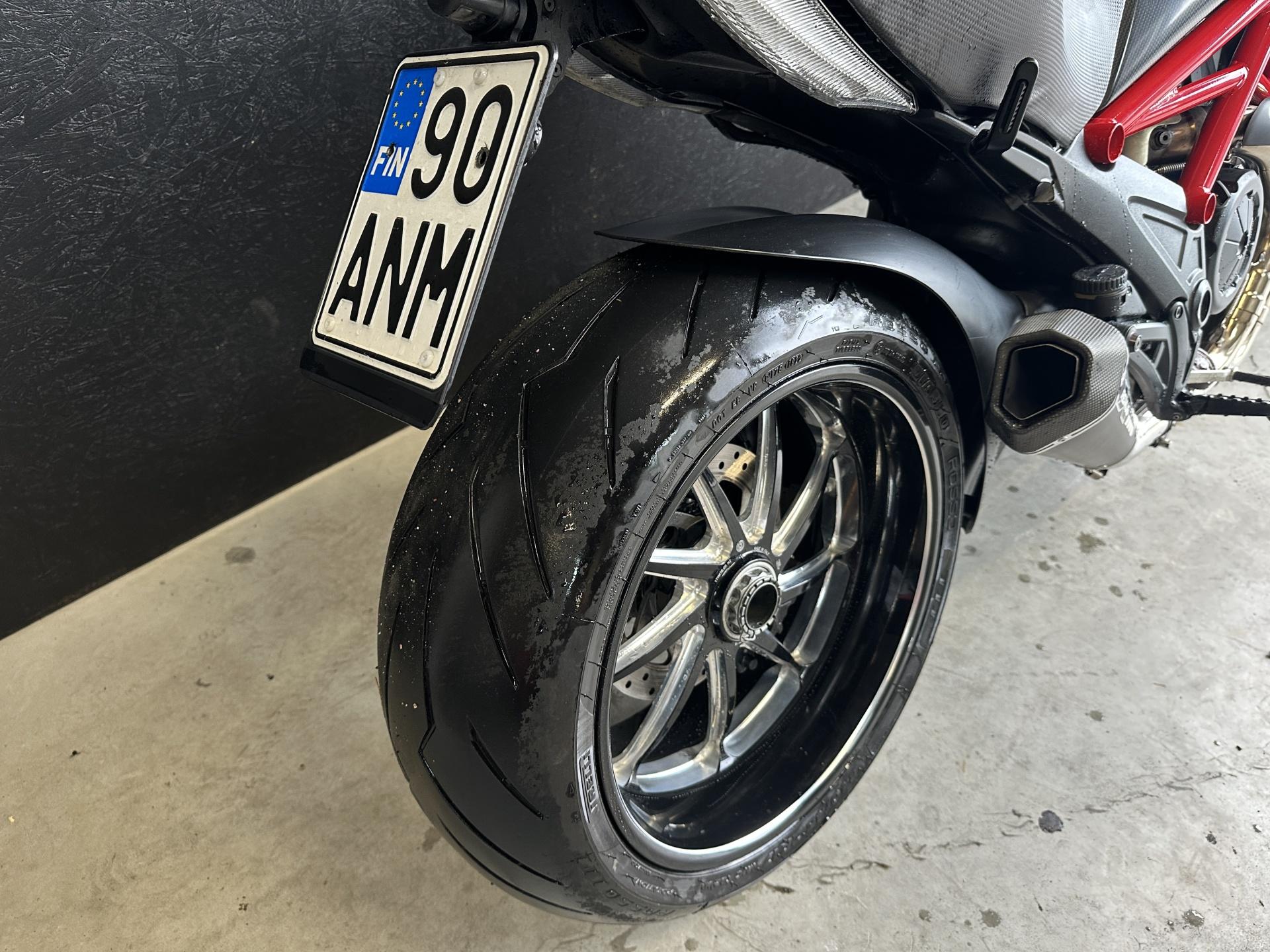 Ducati Diavel 1200 2011