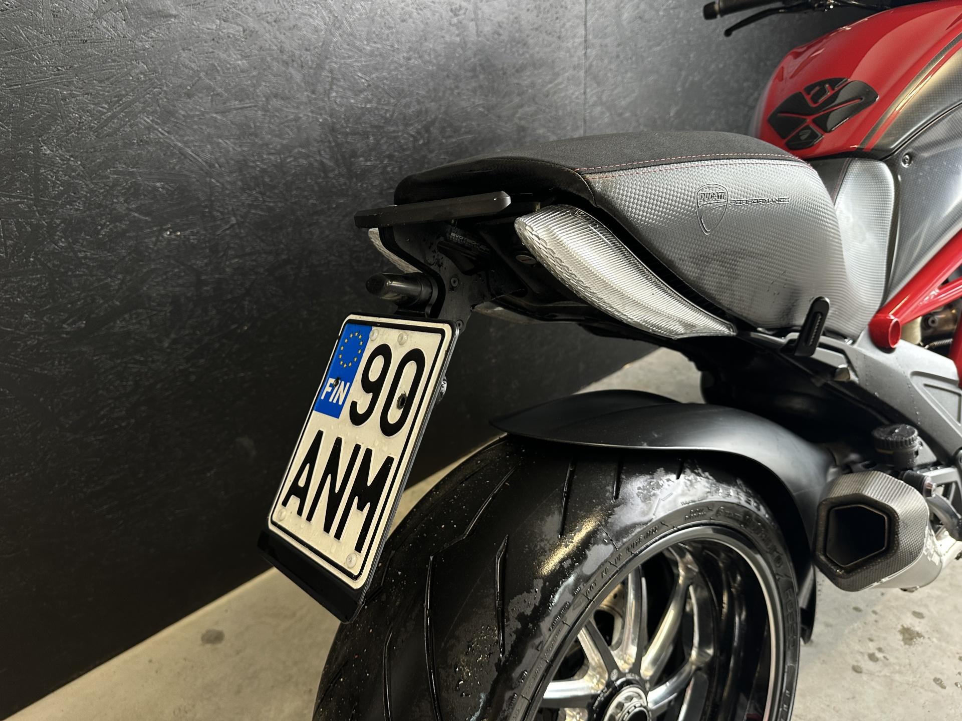 Ducati Diavel 1200 2011